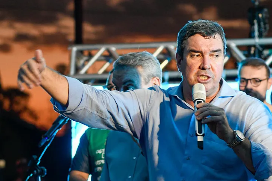 A um ano da eleição, aprovação de Riedel atinge 70%