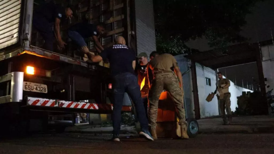 Operação apreende R$ 20 milhões em perfumes contrabandeados em esquema montado em casa