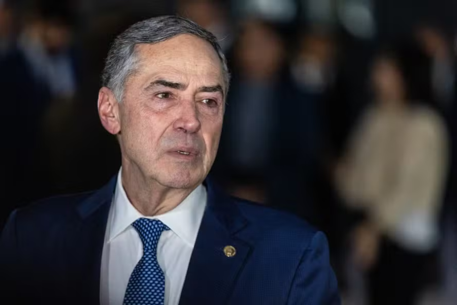Ministro Barroso passa mal, é internado em Brasília e tem aposentadoria publicada