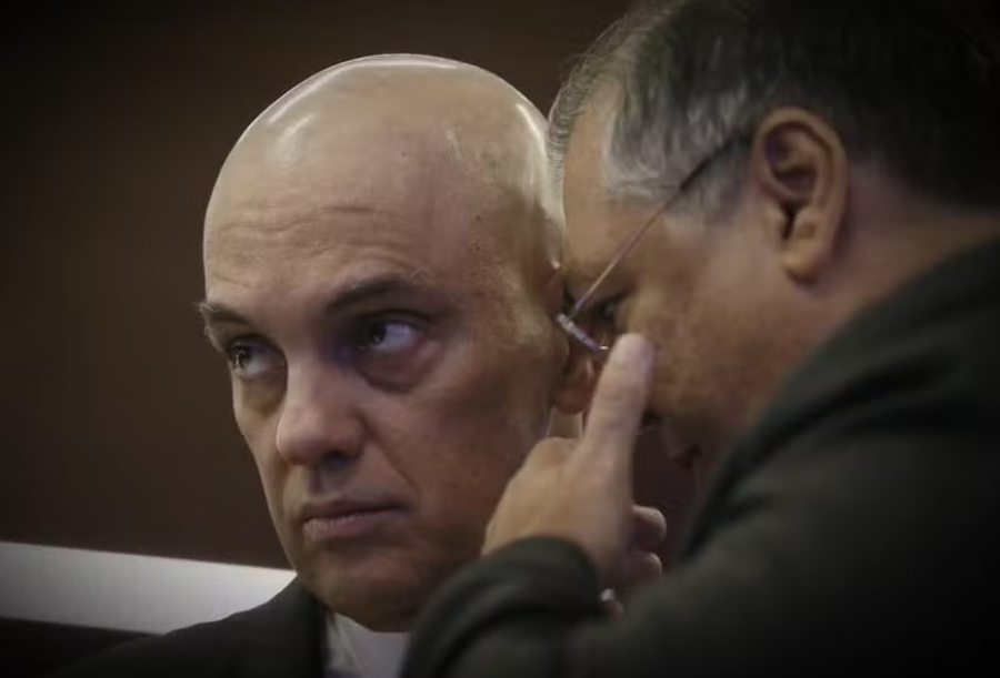 Moraes e Dino negam recurso de Bolsonaro em caso sobre suposto golpe