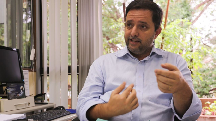 Ex-gestor de licitações, implicado em corrupção, pede para retirar tornozeleira para trabalhar
