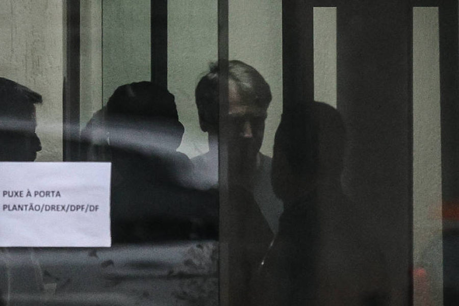 Primeira turma do STF forma maioria e mantém Bolsonaro preso preventivamente