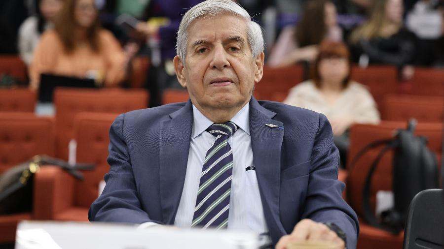 PGR concorda com prisão domiciliar para Augusto Heleno