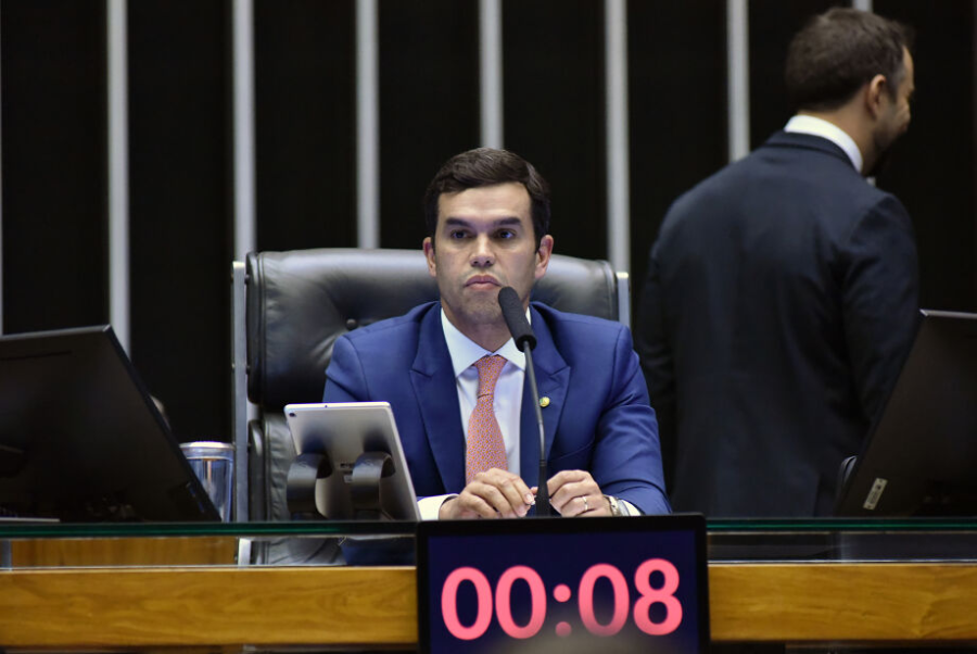 Beto Pereira assume PSDB em meio à desconfiança e risco de novas saídas