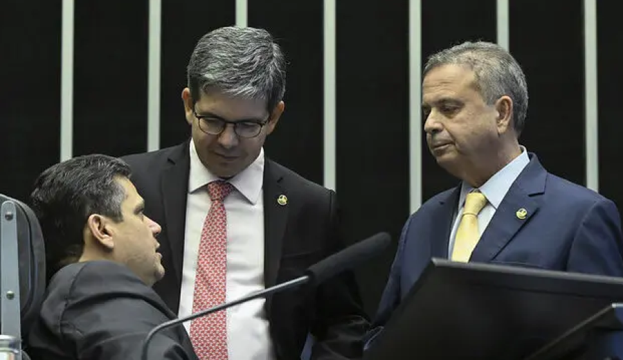 Oposição reforça articulação no Senado para votar dosimetria e barrar manobra do governo