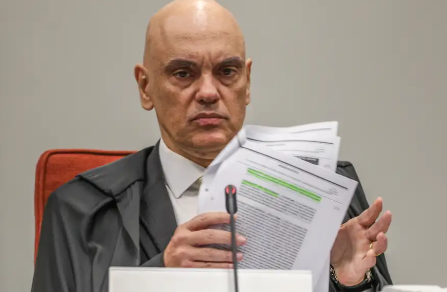 Moraes reconhece dúvida sobre ida de Filipe Martins aos EUA, mas nega violações