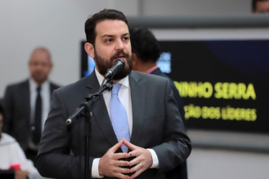 Juiz retira tornozeleira de Claudinho Serra, acusado de chefiar esquema que desviou até R$ 20 milhões em Sidrolândia