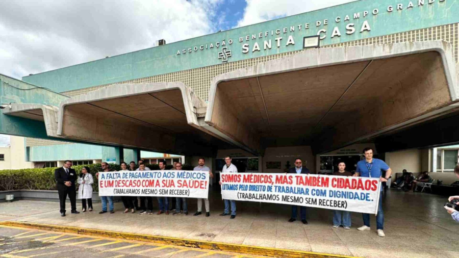 Governador cobra mudança de gestão na Santa Casa em meio a greve por pagamentos atrasados