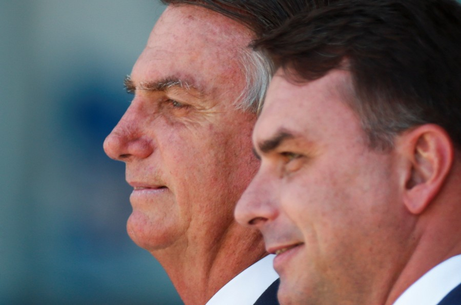 Bolsonaro escreve carta reforçando pré-candidatura de Flávio à Presidência