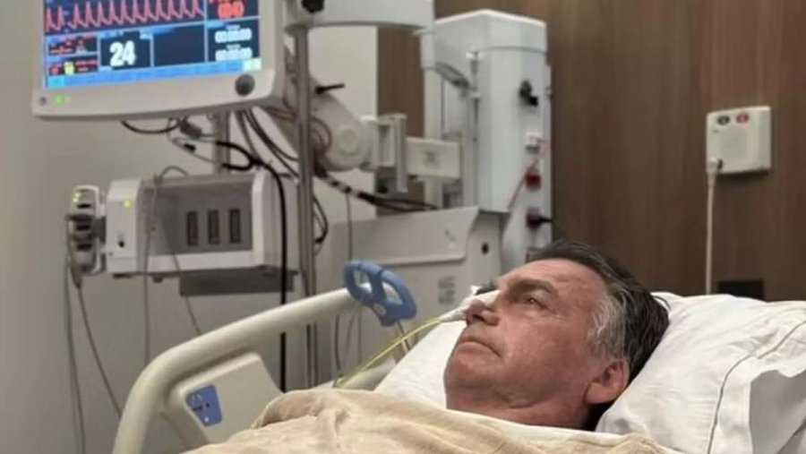 Ex-presidente Jair Bolsonaro apresenta sintomas após queda em cela, diz médico