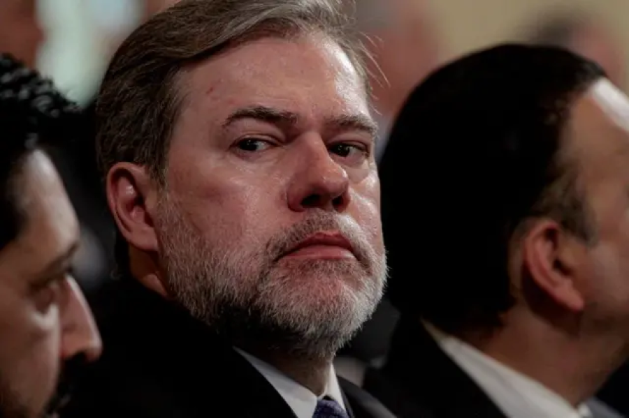 Bancada do Novo aciona PGR e PF contra ministro Dias Toffoli por atuação no caso Banco Master