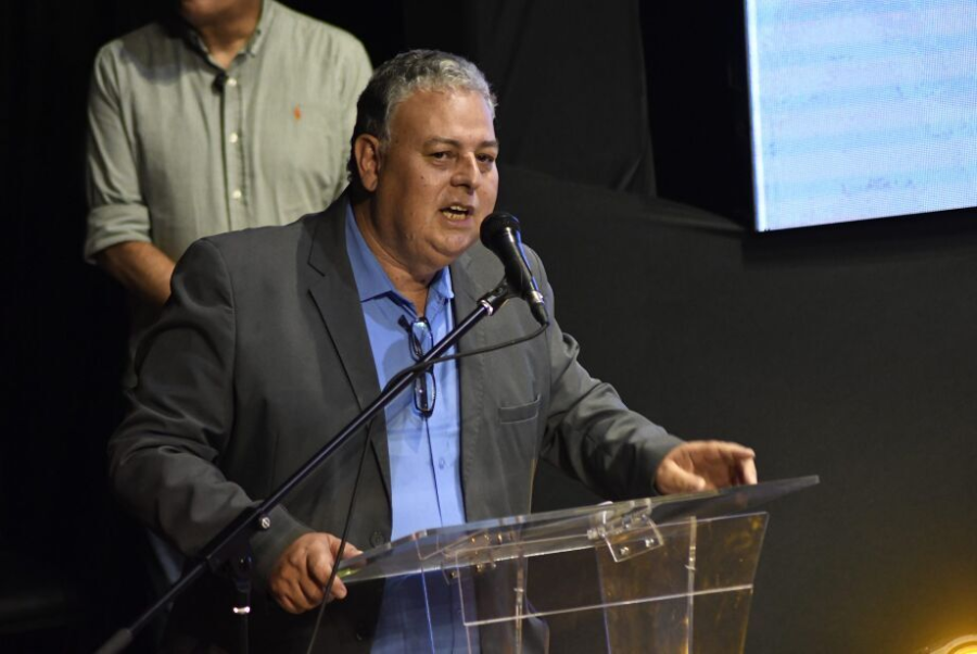 Ex-vereador é condenado por improbidade após “bater ponto” a 250 km de distância; chefe é absolvido