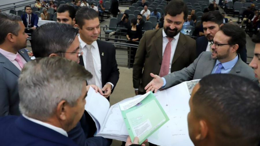 Janela partidária esquenta disputa eleitoral e 18 vereadores miram Assembleia e Câmara Federal
