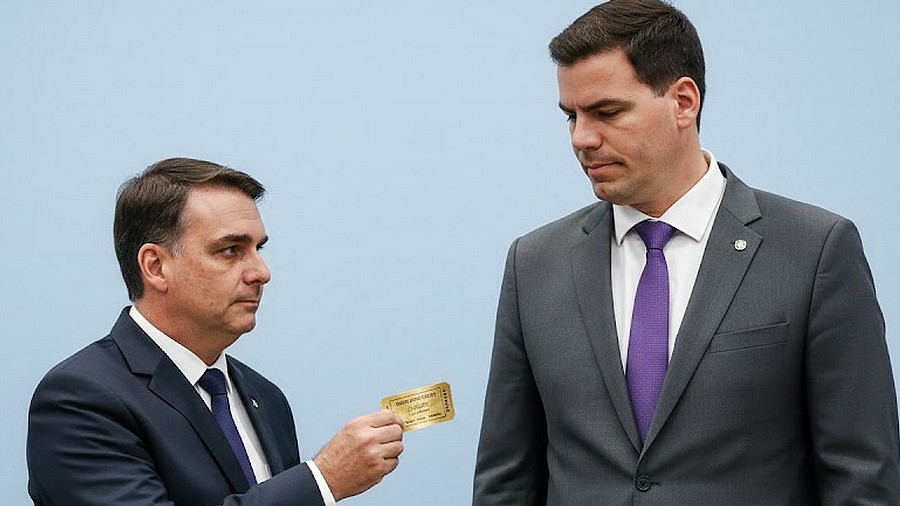 O Bilhete Dourado de Flávio: Anotações vazadas cravam Contar como candidato ao Senado