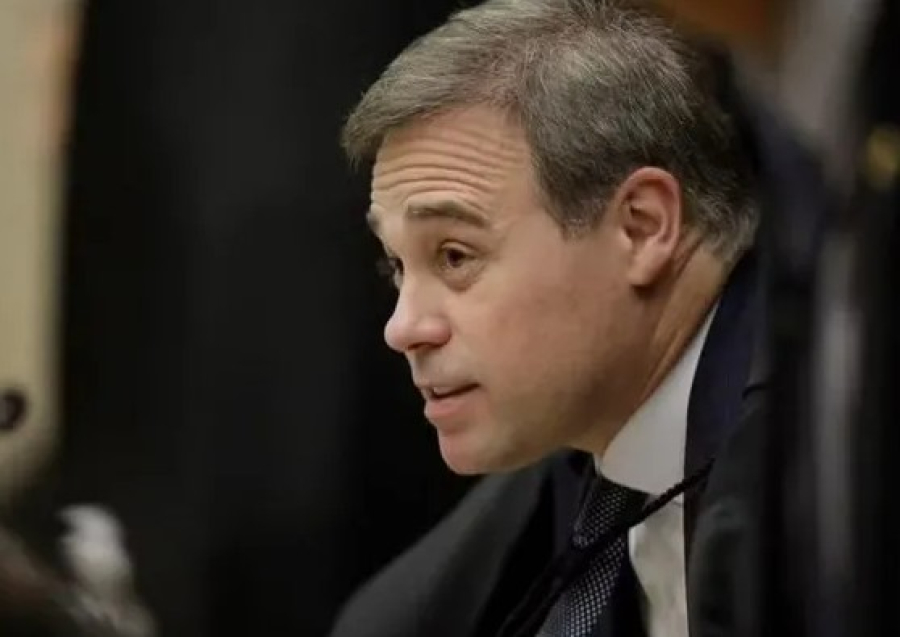 Mendonça contraria PGR, endossa PF e mantém Vorcaro na prisão