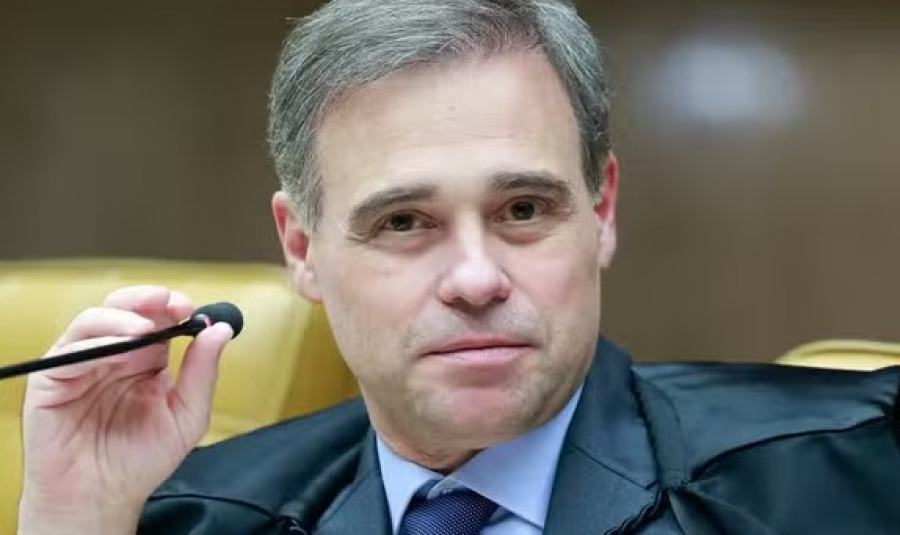 Mendonça desobriga ex-sócio do Master de depor na CPMI do INSS