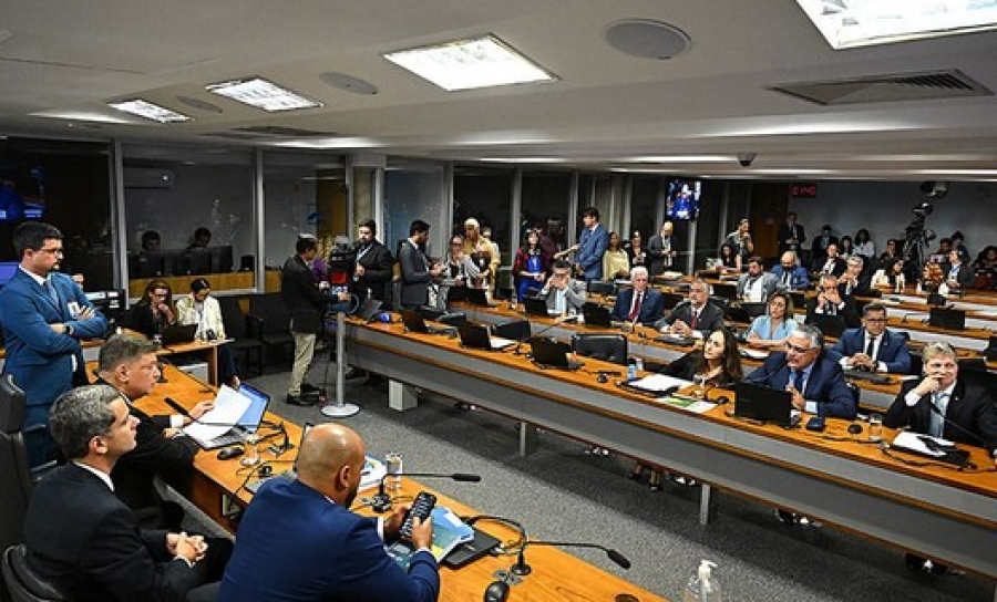 Sob pressão do STF e contra o relógio, CPMI do INSS entrega relatório final com 4,4 mil páginas e 218 indiciados