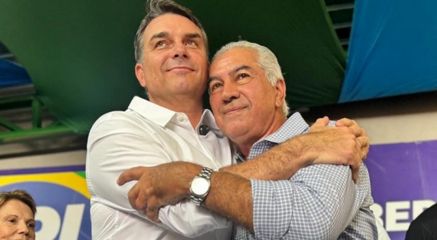 Flávio Bolsonaro impõe Reinaldo Azambuja como candidato ao Senado e enterra dúvidas sobre apoio a bolsonaristas “raiz” no MS
