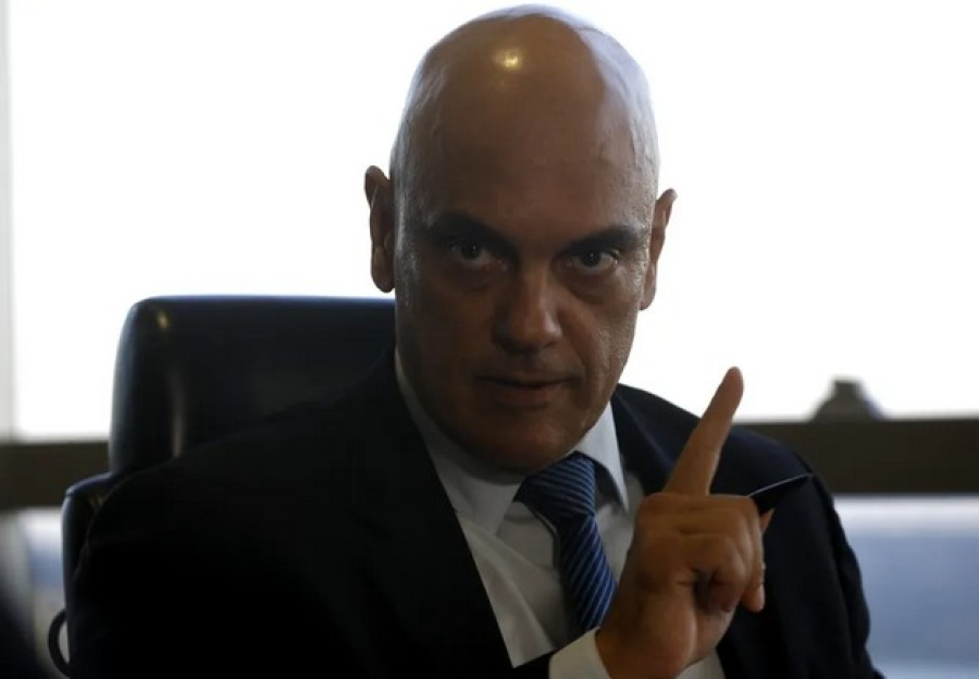 Moraes determina investigação da PF contra Flávio Bolsonaro por postagem crítica a Lula