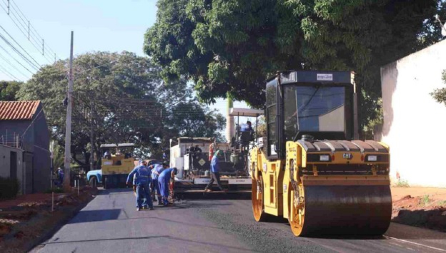 Prefeitura assina contrato de R$ 20 milhões para asfaltar 24 bairros de Campo Grande