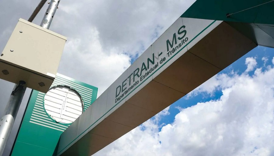 Justiça suspende ação penal contra ex-servidor do Detran-MS após tentativas frustradas de localizá-lo