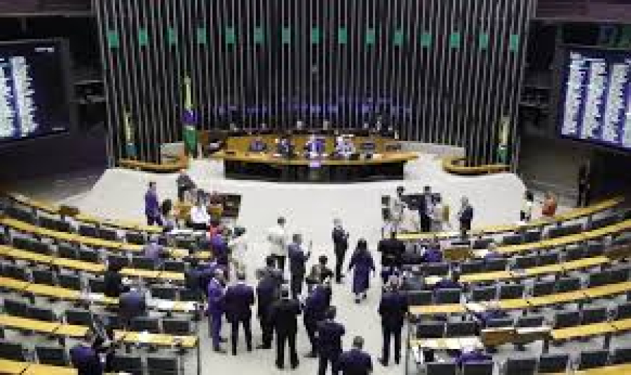 Em meio a protestos, governo do Rio repassa R$ 150 milhões para a Uerj