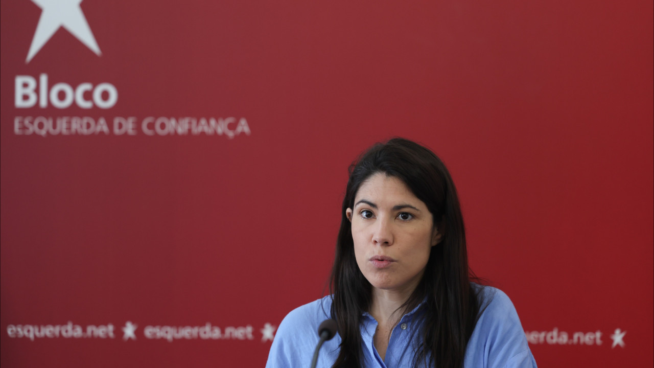 Maria Luís Albuquerque na Europa mostra que Governo "se presta a favores"