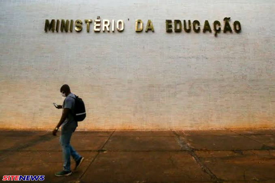 Incêndio atingiu o anexo do Ministério da Educação (MEC), em Brasília (DF)