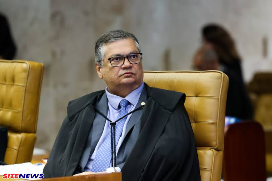 O ministro Flávio Dino determinou a intimação do líder do PL na Câmara dos Deputados Sóstenes Cavalcante (RJ)
