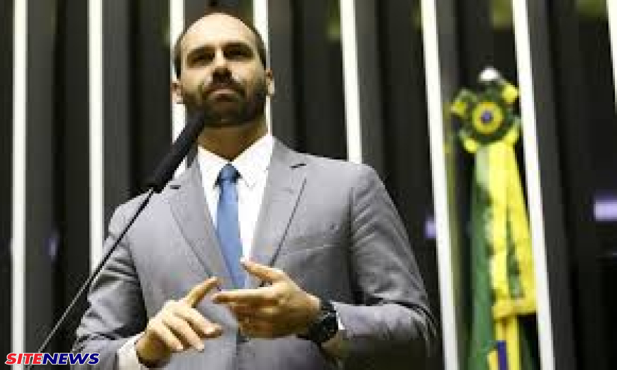 EDUARDO BOLSONARO GANHA FORÇA NOS BASTIDORES E JÁ É COTADO COMO NOME FORTE À PRESIDÊNCIA EM 2026